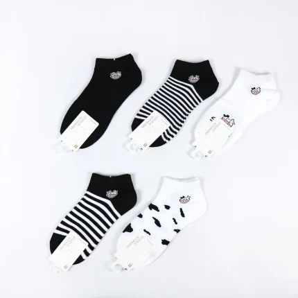 جوراب مچی زنانه - سیاه و سفید طرح گاو