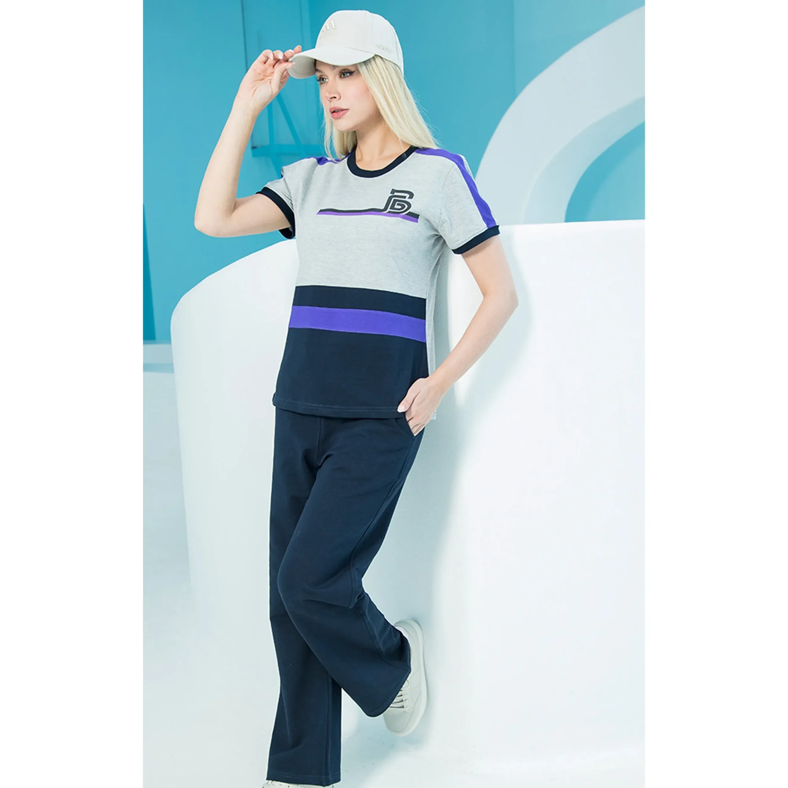 ست زنانه تیشرت تکه دوزی طوسی با نوار بنفش و شلوار سرمه ای