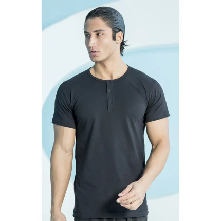 زیرپوش نیم آستین مردانه یقه سه دگمه ساده مشکی