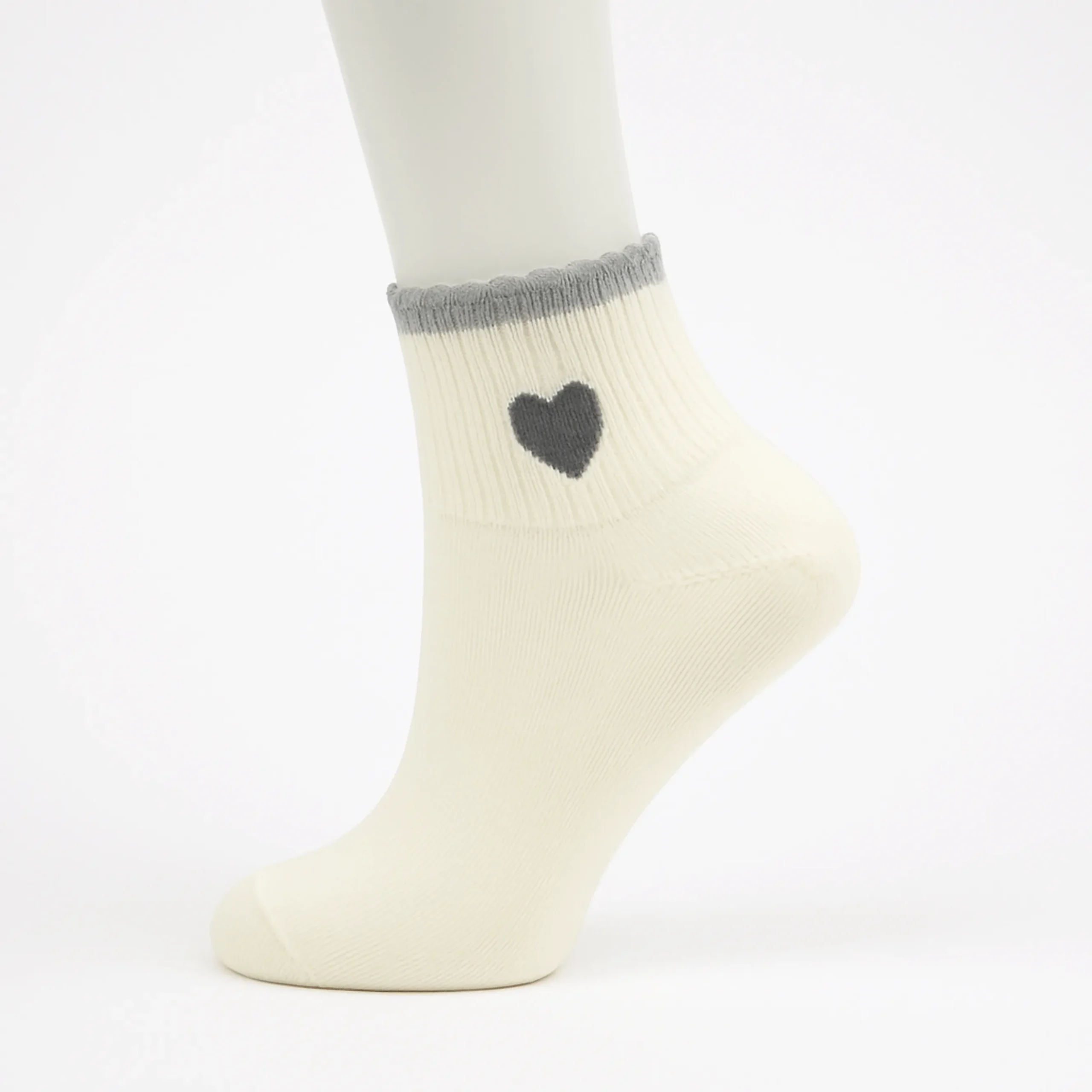 جوراب نیم ساق زنانه بلکس کرم طرح 4