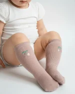 جوراب بچه‌گانه تا زیر زانو طرح گیلاس