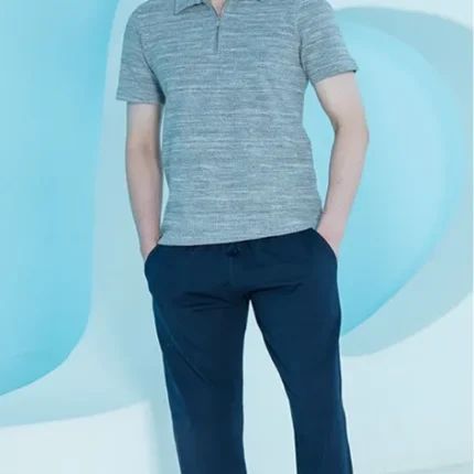 ست مردانه تیشرت یقه‌دار نیم‌زیپ و شلوار پشت دورس دمپا آزاد