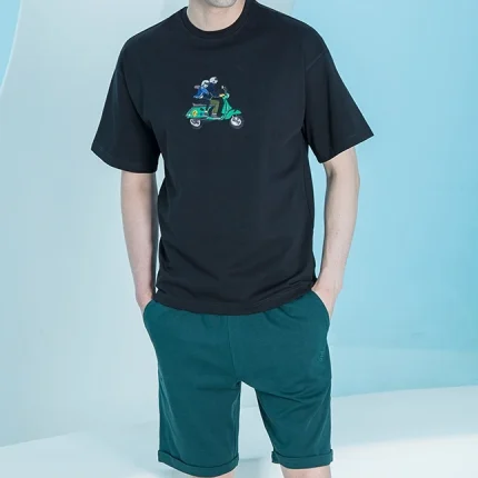 ست مردانه تیشرت گلدوزی شده ماکان و شلوارک دمپا پاکتی ماکان طرح موتور