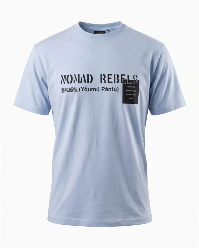 تیشرت مردانه آستین کوتاه مدل NOMAD REBELS رنگ آبی روشن